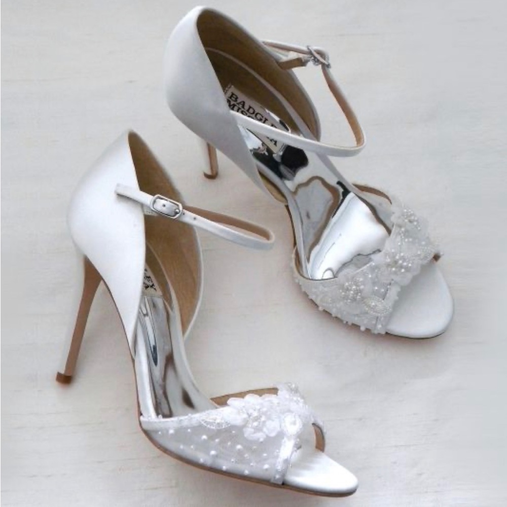 Badgley Mischka Carter Peep Toe D'Orsay White Size 9